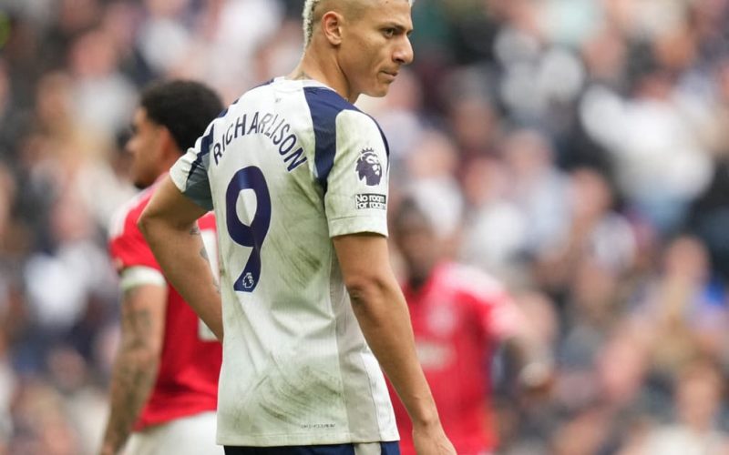 Tottenham afasta Richarlison da Premier League; atacante pode se transferir para o Trabzonspor