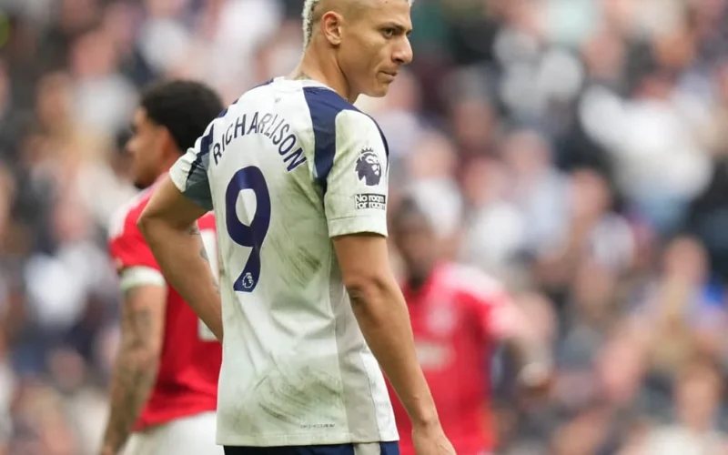 Tottenham afasta Richarlison da Premier League; atacante pode se transferir para o Trabzonspor