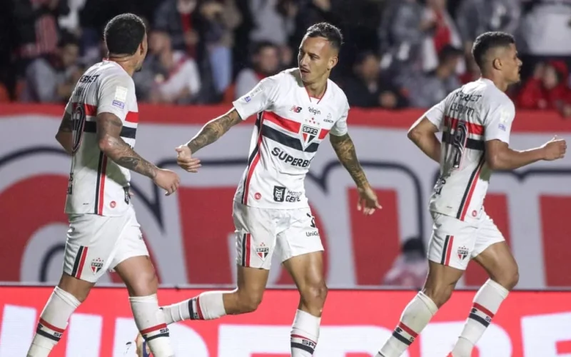 São Paulo domina Atlético-MG e garante vitória por 2 a 0 com gols de Luciano e Iago Borduchi