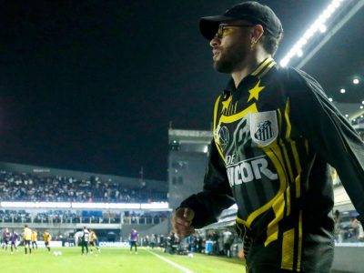 <p>Neymar provoca jornalista em vitória do Santos contra o Atlético-MG: "Corneteiro do c***"</p>