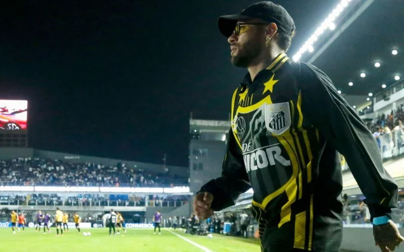 Neymar provoca jornalista em vitória do Santos contra o Atlético-MG: "Corneteiro do c***"