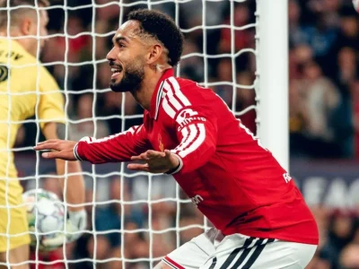 Manchester United arrasa Sabah por 4 a 0 na Champions e marca 300 jogos na história do torneio