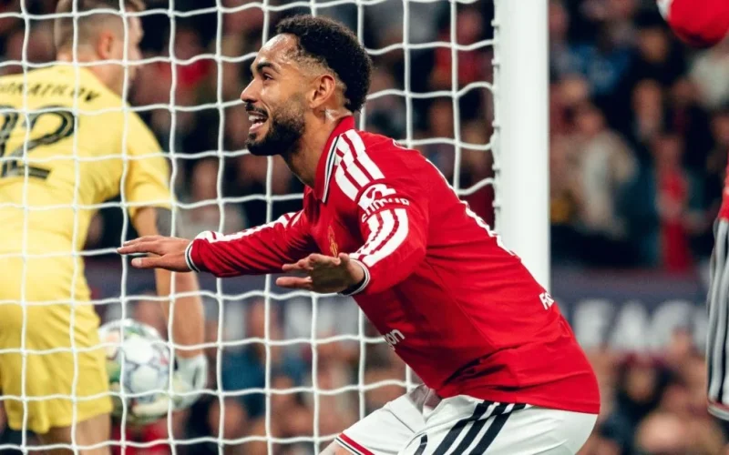 Manchester United arrasa Sabah por 4 a 0 na Champions e marca 300 jogos na história do torneio