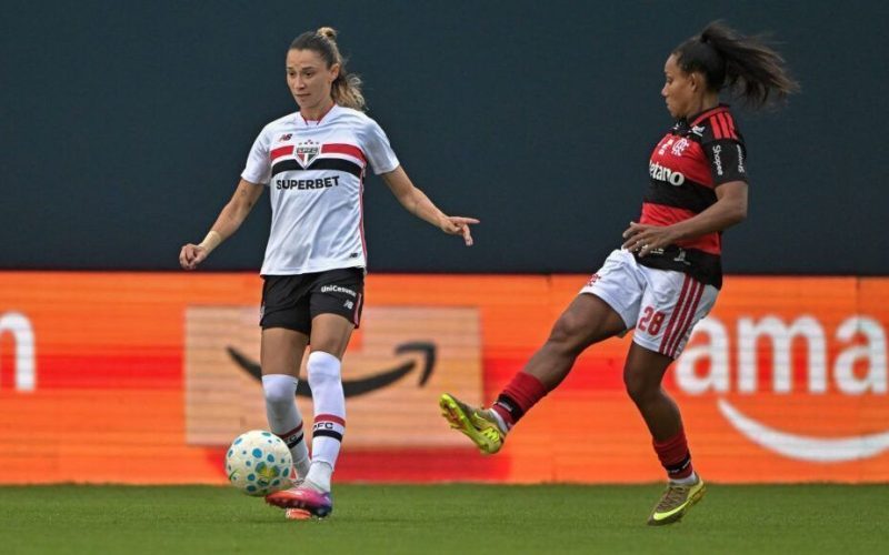 São Paulo e Flamengo duelam por vaga na final do Brasileirão Feminino neste sábado