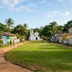 Trancoso: O Quadrado que Une História Jesuíta e Turismo de Luxo na Bahia