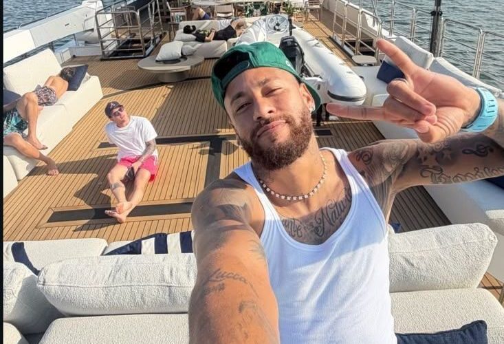Neymar responde provocação do presidente do Remo e brinca: "Vagabundiando"