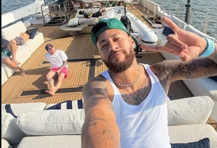 Neymar responde provocação do presidente do Remo e brinca: "Vagabundiando"