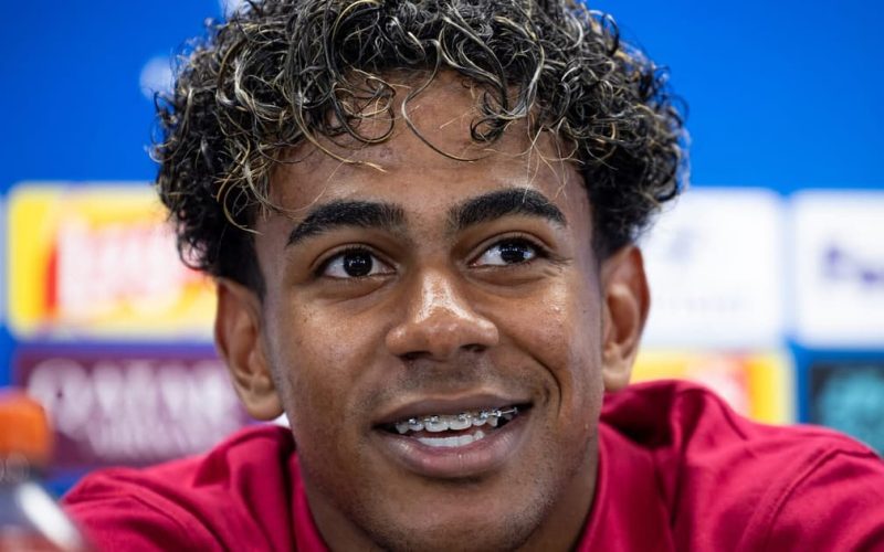 Yamal ignora pressão pela Bola de Ouro e foca na Champions League com o Barcelona