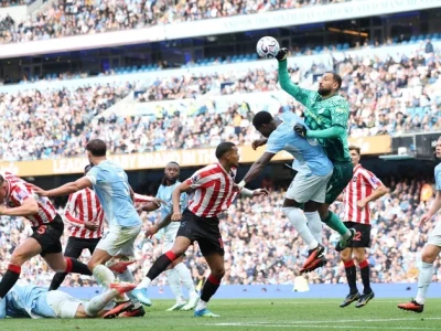 Manchester City lidera a Premier League após derrota do Arsenal para o Brighton