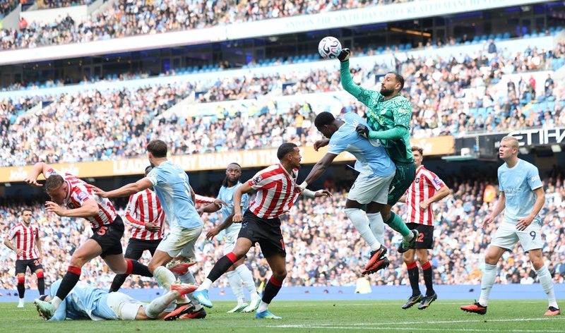 Manchester City lidera a Premier League após derrota do Arsenal para o Brighton