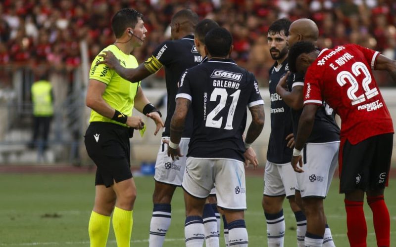 PC Oliveira critica erros de arbitragem em jogos decisivos do Brasileirão