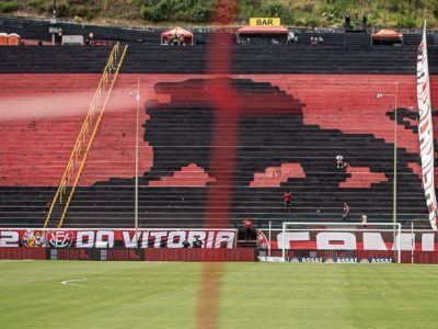 Vitória e Grêmio se enfrentam em busca de pontos cruciais na tabela do Brasileirão: veja escalações e onde assistir ao jogo