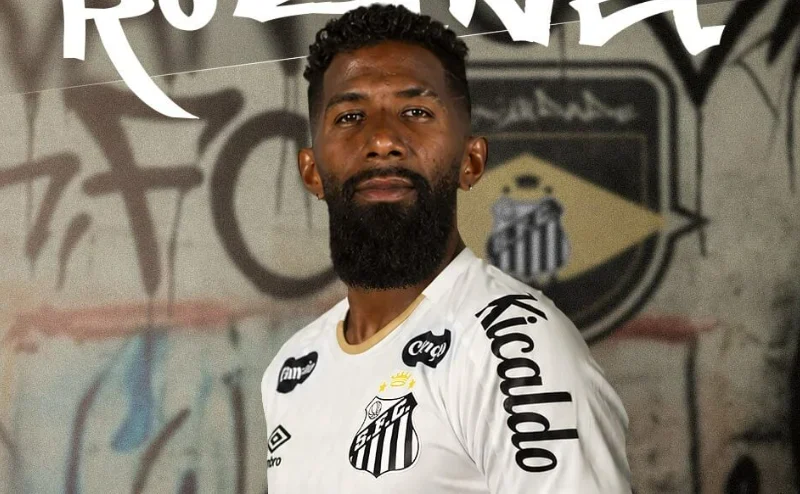 Santos fecha contrato com o lateral-direito Rodinei até 2027 após sucesso no Olympiacos