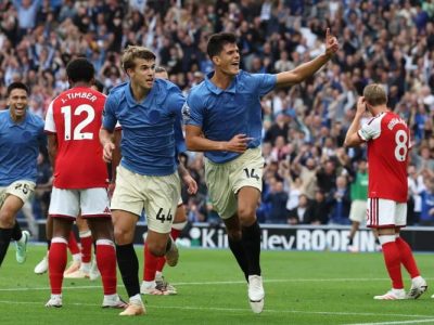 Brighton derruba o Arsenal e encerra início perfeito dos Gunners na Premier League com vitória por 3 a 0