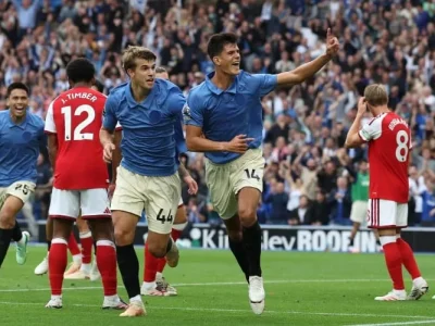 Brighton derruba o Arsenal e encerra início perfeito dos Gunners na Premier League com vitória por 3 a 0