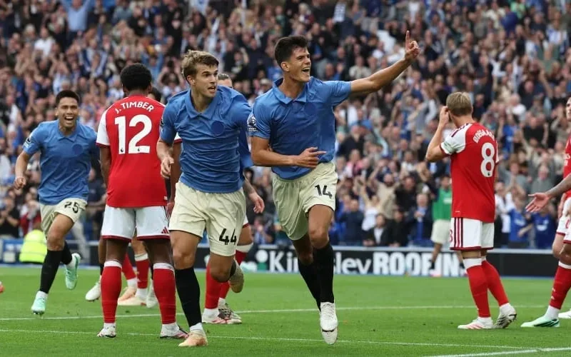 Brighton derruba o Arsenal e encerra início perfeito dos Gunners na Premier League com vitória por 3 a 0