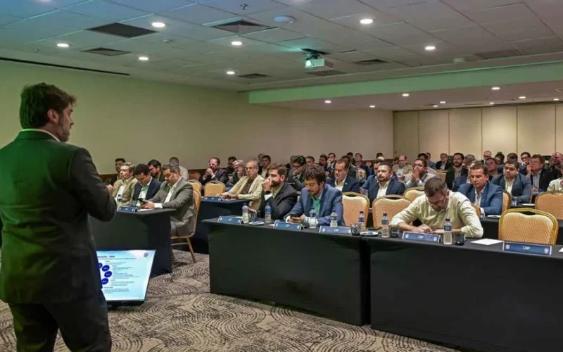 Clubes do Brasileirão aprovam redução gradual de estrangeiros a partir de 2027 para aumentar espaço a jovens jogadores