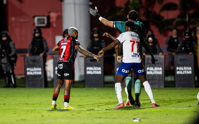 Cacá é suspenso por duas partidas e Marinho é advertido após confusão no BaVi; Jean Lucas é absolvido pelo STJD
