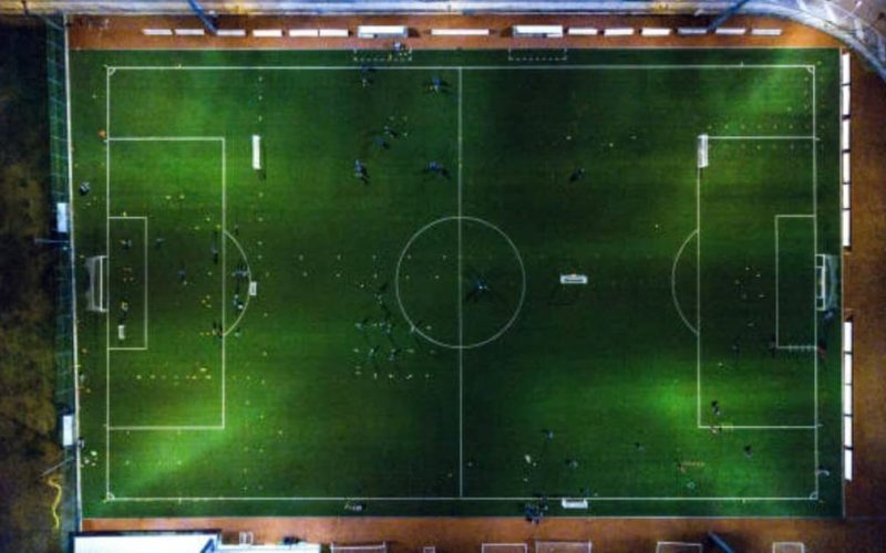 A Crise da Narração: Quando o Futebol Vira Gritaria e Memes