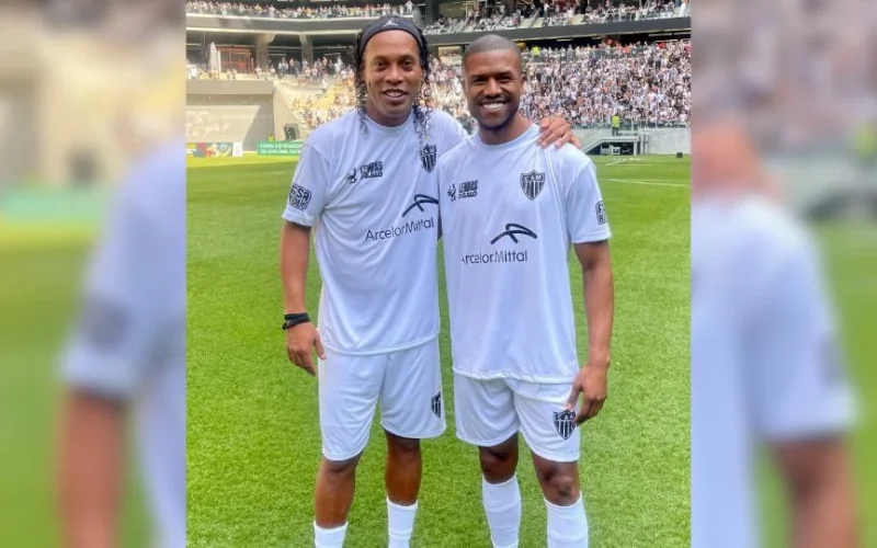 Ex-jogador Carlos César, campeão da Libertadores, enfrenta ação de despejo por dívida de aluguel de R$ 278 mil em mansão de R$ 6 milhões