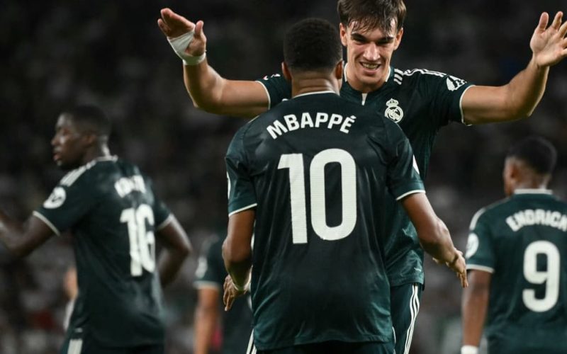 Real Madrid sofre, mas vence Elche com gol de Espí no último minuto em La Liga