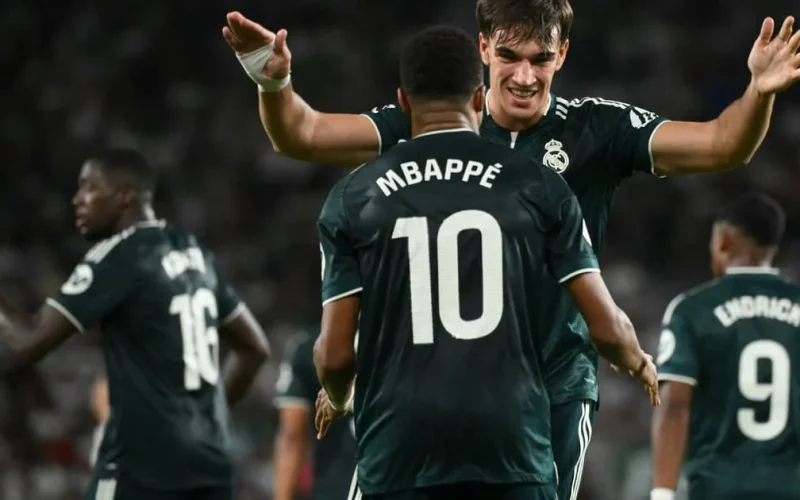 Real Madrid sofre, mas vence Elche com gol de Espí no último minuto em La Liga