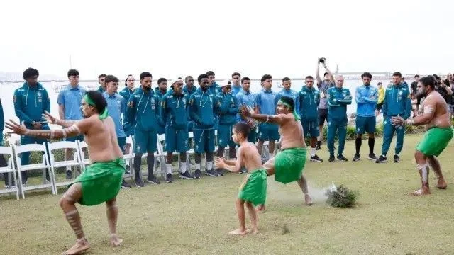 Jogadores da Seleção Brasileira se impressionam com cerimônia aborígene de boas-vindas na Austrália antes do amistoso