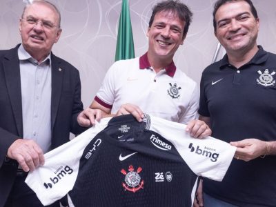 Corinthians planeja seguir estratégia de baixo custo em contratações, revela Marcelo Paz
