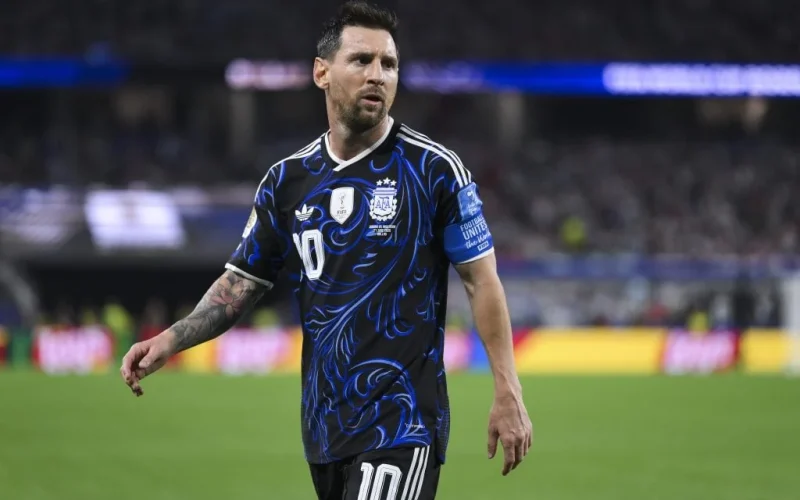 Felipe Melo declara Messi como maior jogador da história do futebol em evento em Buenos Aires