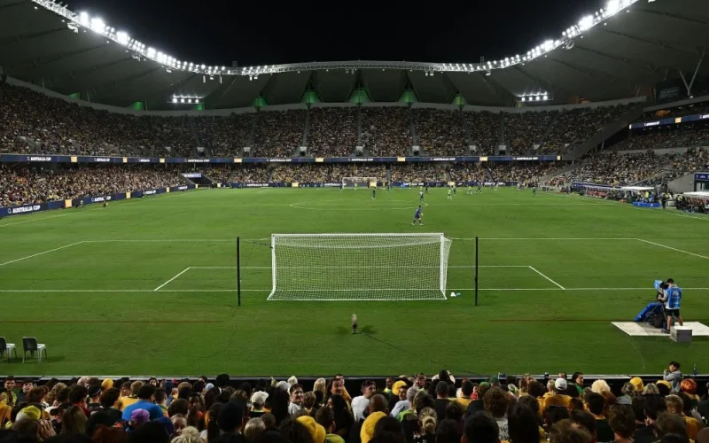 Torcedores criticam gramado ruim no amistoso entre Austrália e Brasil