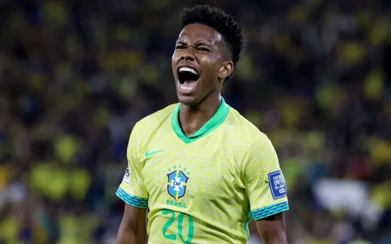 Estêvão se junta à Seleção Brasileira após corte na Copa do Mundo e se prepara para jogos contra Austrália e Índia