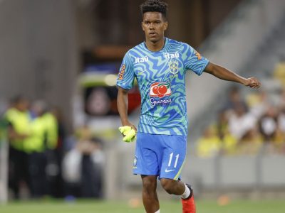 Estêvão tem gol anulado em amistoso da Seleção Brasileira contra a Austrália; entenda o lance polêmico