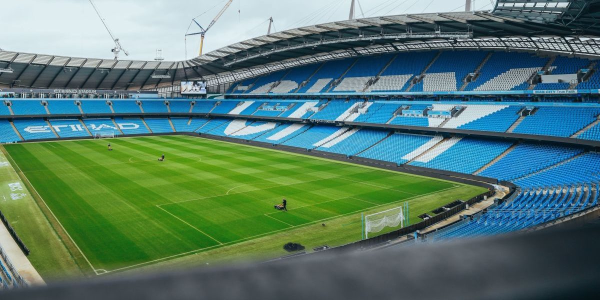 Manchester City busca manter embalo contra o Sunderland na Premier League neste domingo