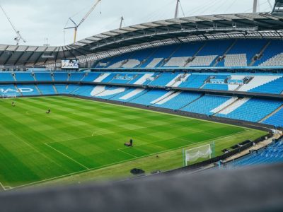 Manchester City busca manter embalo contra o Sunderland na Premier League neste domingo