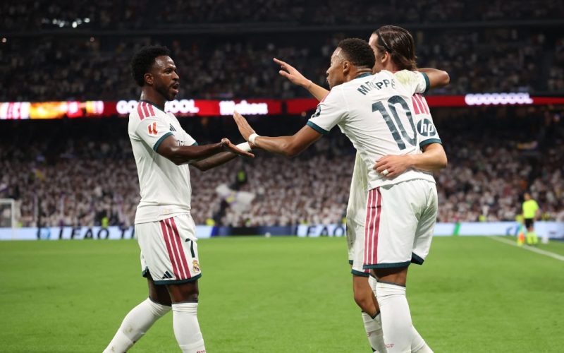 Mbappé brilha com dois gols e assistência na goleada do Real Madrid sobre o Rayo Vallecano
