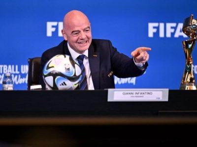 Fifa inova e traz VAR ao estádio para jogo entre França e Marrocos nas quartas da Copa do Mundo