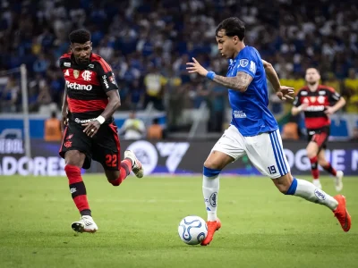 Cruzeiro lidera o 2º turno do Brasileirão; Internacional cai para a lanterna após derrota para o Vitória