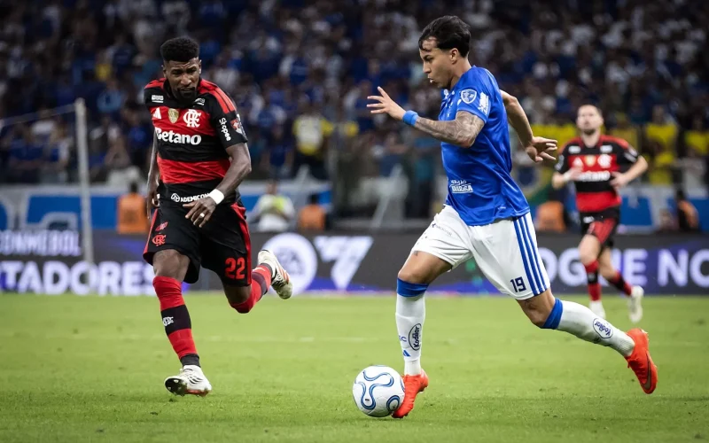 Cruzeiro lidera o 2º turno do Brasileirão; Internacional cai para a lanterna após derrota para o Vitória