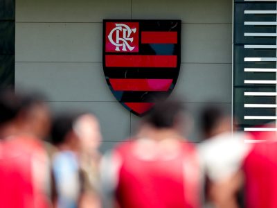 Flamengo lidera gastos com elenco no Brasil, investindo R$ 1,34 bilhão; veja comparativo com o Palmeiras
