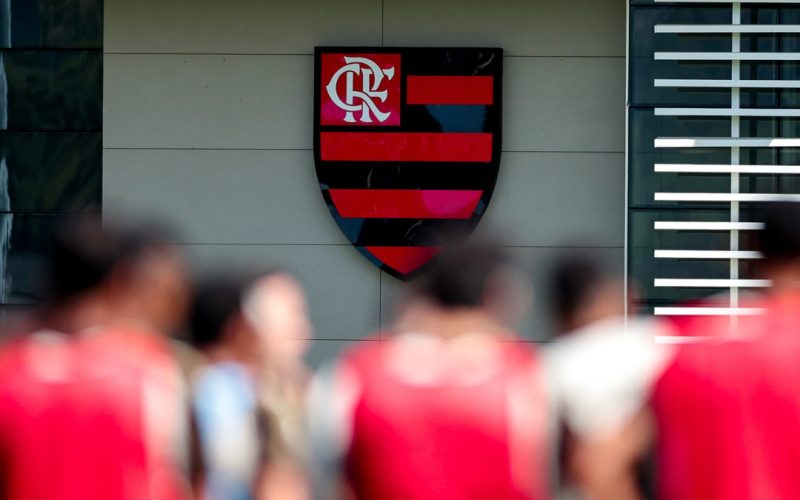 Flamengo lidera gastos com elenco no Brasil, investindo R$ 1,34 bilhão; veja comparativo com o Palmeiras