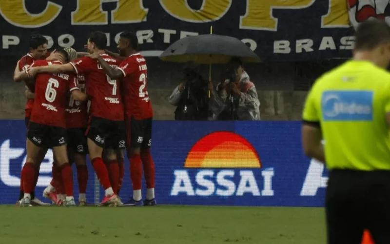 Flamengo assume a liderança do Brasileirão e dispara na corrida pelo título; chance de conquista chega a 66,2%