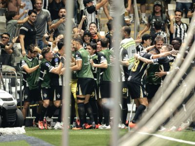 Gabriel Delfim brilha e Atlético-MG elimina Santos nos pênaltis para avançar à semifinal da Sul-Americana