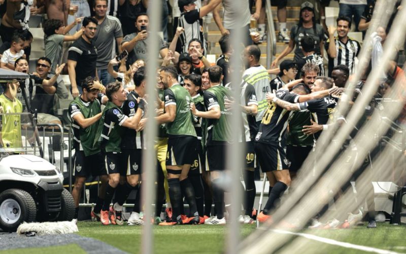 Gabriel Delfim brilha e Atlético-MG elimina Santos nos pênaltis para avançar à semifinal da Sul-Americana