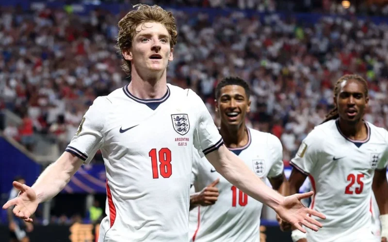 Gordon defende que Inglaterra deve abandonar estilo espanhol e explorar suas forças físicas