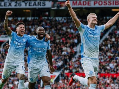 City vence clássico contra o United com gol polêmico e um a menos na Premier League
