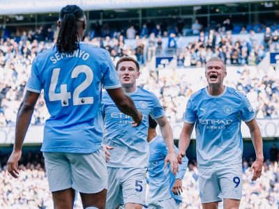 Manchester City vence Sunderland por 5 a 3 e se torna líder isolado da Premier League