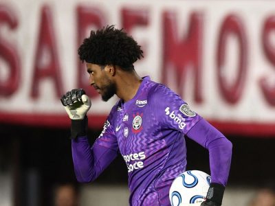 Corinthians tem três convocados na Seleção, mas apenas Hugo Souza se destaca em empate contra Estudiantes