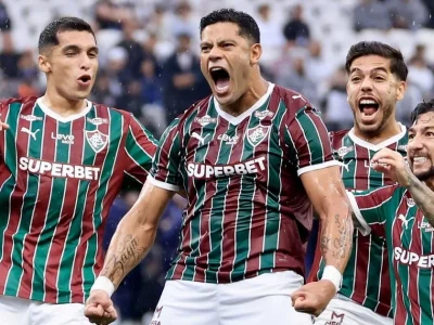 Hulk brilha com dois gols e leva Fluminense à vitória sobre o Corinthians no Brasileirão