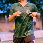 A trajetória inspiradora de Carlinhos: de escolinha a conquistas no futebol profissional