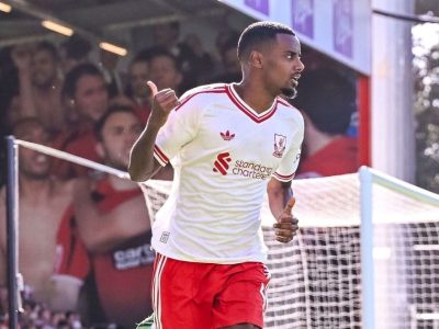 Isak brilha, Liverpool vence Bournemouth e mantém invencibilidade na Premier League